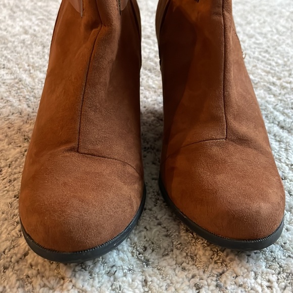 Maurice’s Suede Chestnut Wedges - Picture 5 of 9